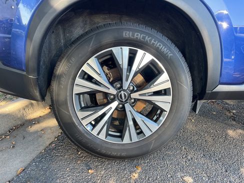 Used 2023 Nissan Rogue SV image 9