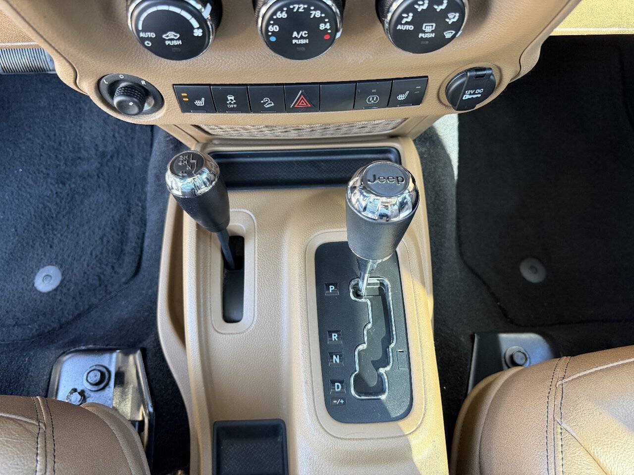 Used 2015 Jeep Wrangler Unlimited Sahara w/ Max Tow Package AWD/4WD image 27