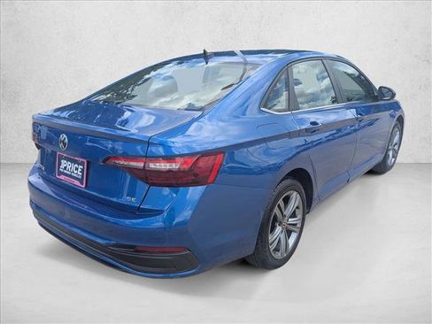 Used 2024 Volkswagen Jetta SE FWD image 5