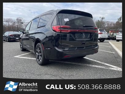 New 2026 Chrysler Pacifica Limited w/ S Appearance Package