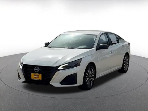 Used 2025 Nissan Altima 2.5 SV FWD image 7