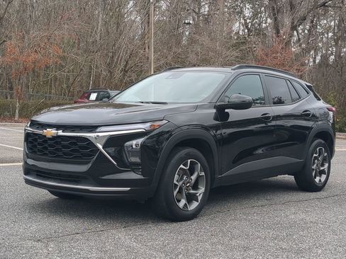 Used 2025 Chevrolet Trax LT w/ LT Convenience Package image 1