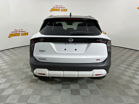 New 2026 Nissan Kicks SR w/ SR Premium Package FWD image 4