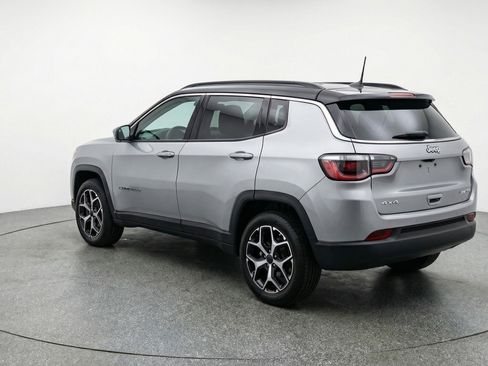 Used 2025 Jeep Compass Limited image 6