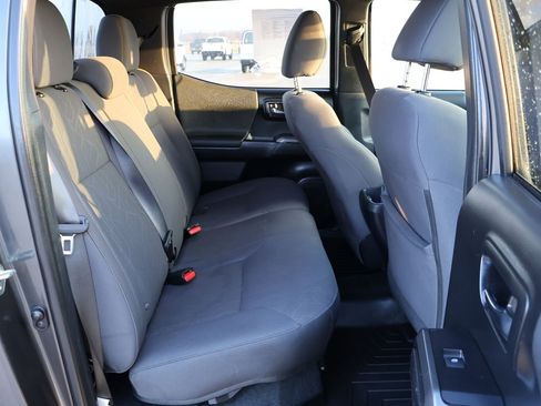 Used 2019 Toyota Tacoma TRD Sport w/ Technology Package image 16