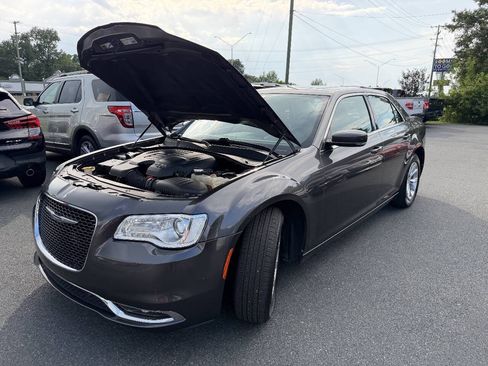 Used 2015 Chrysler 300 Limited w/ 300 Premium Group RWD image 22