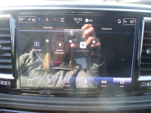 Used 2025 Chrysler Pacifica Select image 26