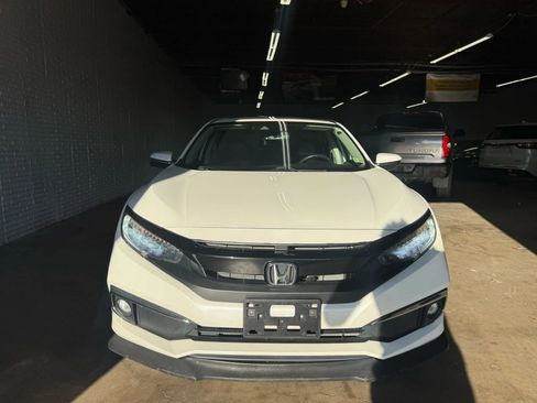 Used 2019 Honda Civic Touring image 2