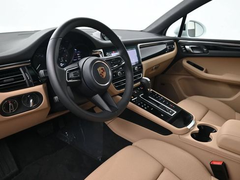 Used 2026 Porsche Macan AWD/4WD image 4