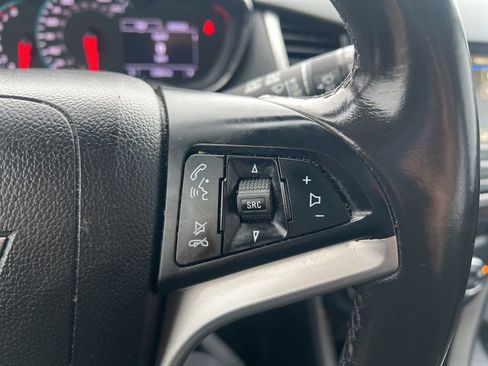 Used 2019 Chevrolet Trax LT w/ LT Convenience Package image 17