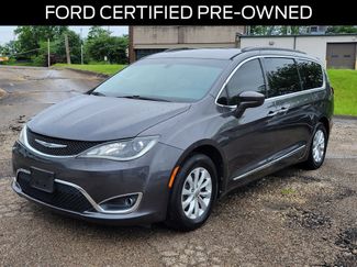 Used 2017 Chrysler Pacifica Touring-L FWD video 2
