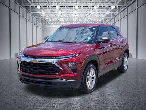 Used 2025 Chevrolet TrailBlazer LS FWD image 3