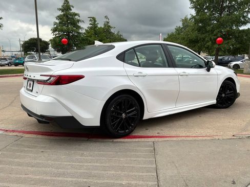 Used 2025 Toyota Camry SE FWD image 6