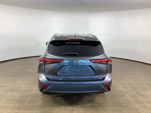 Used 2022 Toyota Highlander XLE AWD/4WD image 6