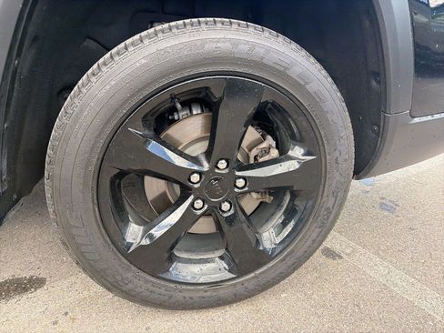 Used 2023 Jeep Grand Cherokee L Laredo image 18