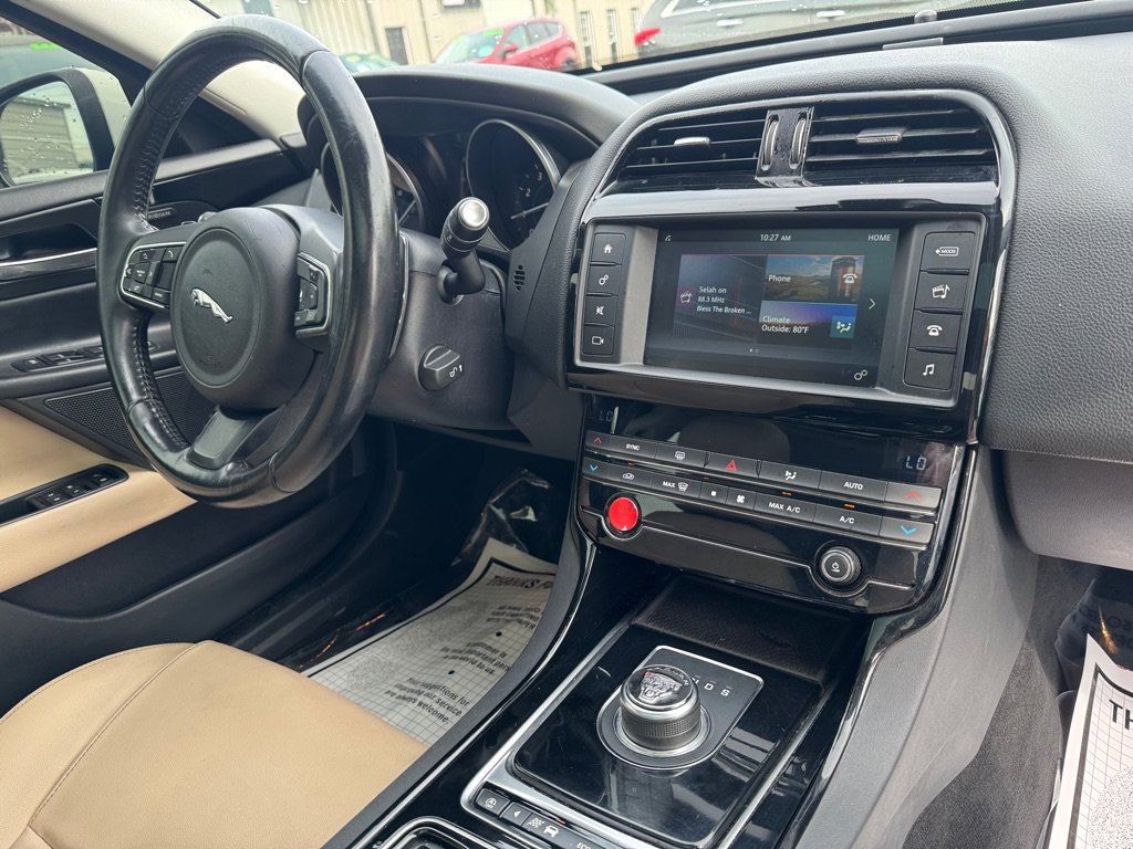 Used 2018 Jaguar XE Premium RWD image 13