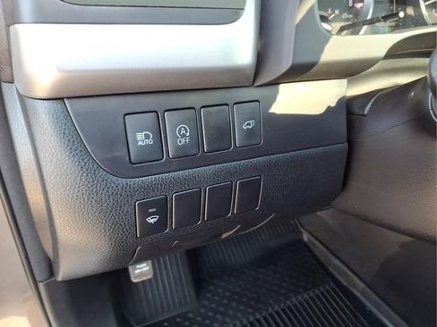 Used 2018 Toyota Highlander SE w/ Protection Package #3 AWD/4WD image 11