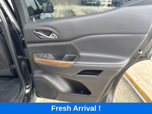 Used 2023 GMC Acadia SLE w/ Driver Convenience Package FWD image 12