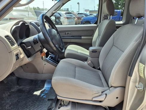 Used 2004 Nissan Frontier XE w/ (VTP) Value Truck Pkg RWD image 17