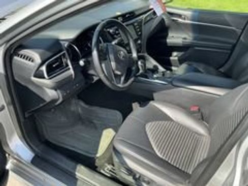 Used 2018 Toyota Camry SE w/ Convenience Package FWD image 10