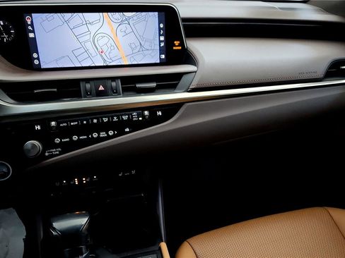 Used 2021 Lexus ES 250 w/ Premium Package AWD/4WD image 25