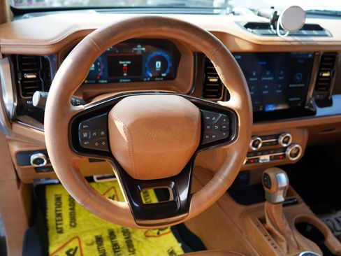 Used 2025 Ford Bronco Badlands image 45