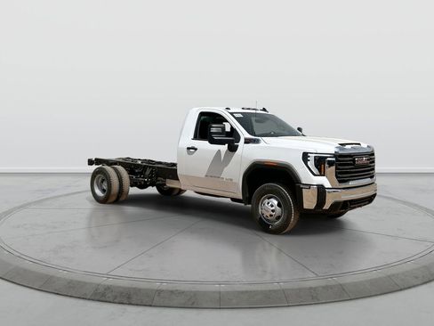 New 2026 GMC Sierra 3500 Pro RWD image 2