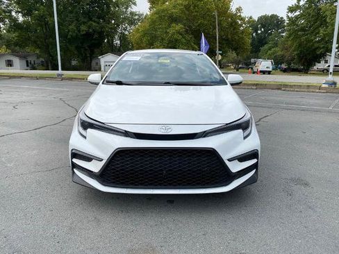 Used 2025 Toyota Corolla SE FWD image 2