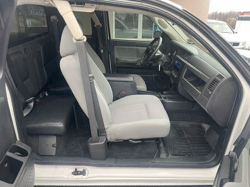 Used 2011 Dodge Dakota ST image 28