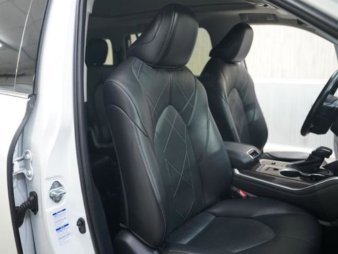 Used 2021 Toyota Highlander Platinum AWD/4WD image 30
