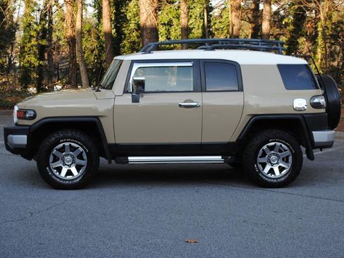 Used 2014 Toyota FJ Cruiser 4WD w/ Upgrade Package image 10