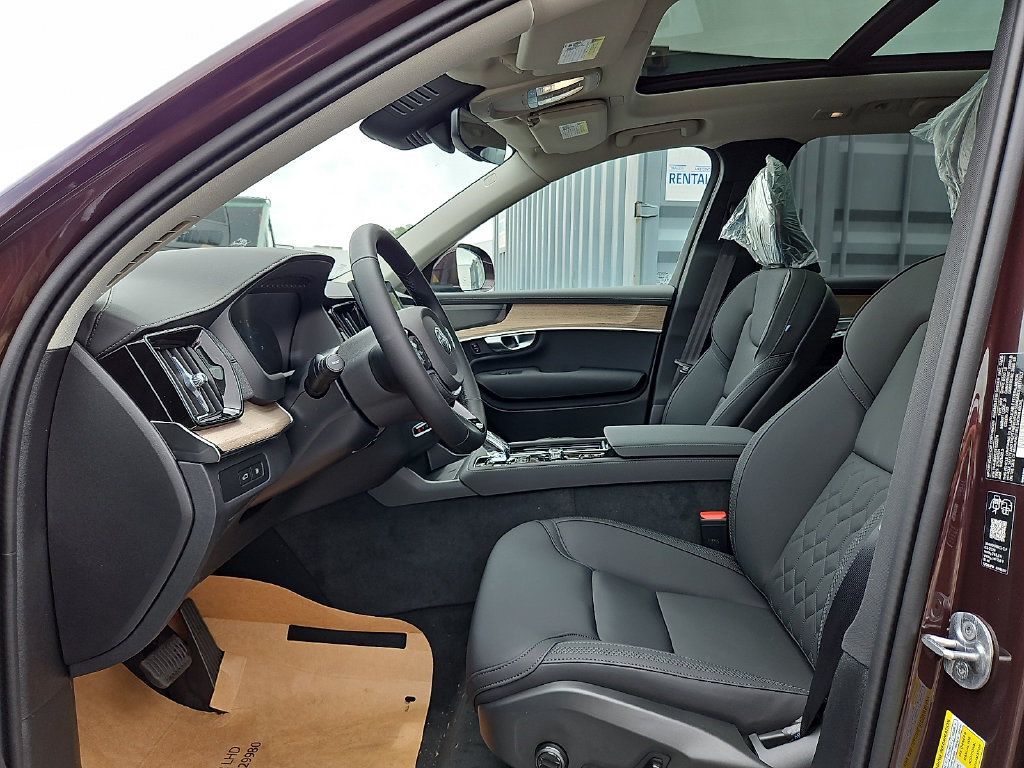 New 2026 Volvo XC90 T8 Plus w/ Protection Package Premier AWD/4WD image 12