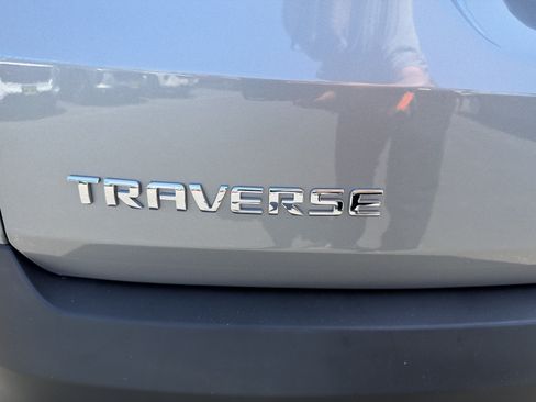 Used 2023 Chevrolet Traverse LT FWD image 41