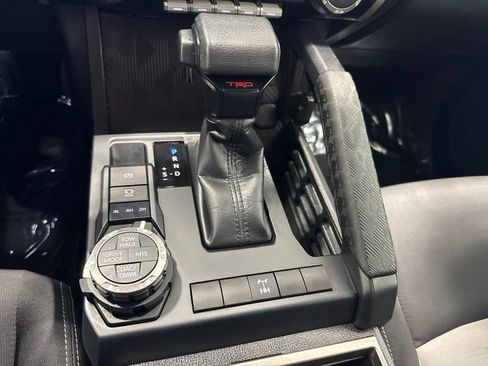 Used 2024 Toyota Tacoma TRD Off-Road AWD/4WD image 33
