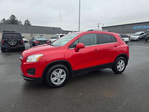 Used 2015 Chevrolet Trax LT w/ LT Sun and Sound Package image 3