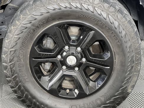Used 2017 Toyota 4Runner SR5 AWD/4WD image 14