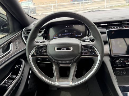 Used 2023 Jeep Grand Cherokee Overland w/ Luxury Tech Group IV RWD image 21