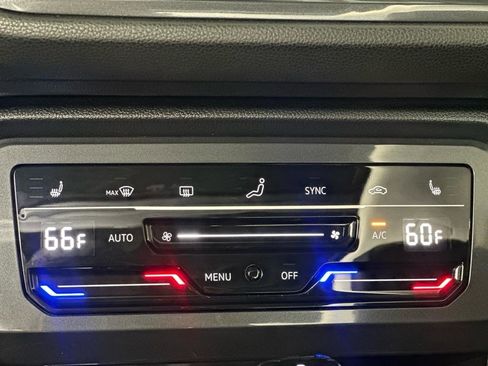 Used 2022 Volkswagen Tiguan SE image 17