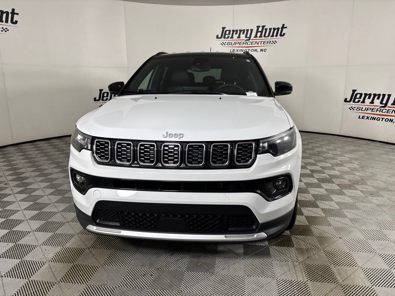 Used 2025 Jeep Compass Limited AWD/4WD image 3