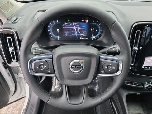 Used 2024 Volvo XC40 B5 Plus image 21