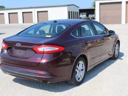 Used 2013 Ford Fusion SE FWD image 6