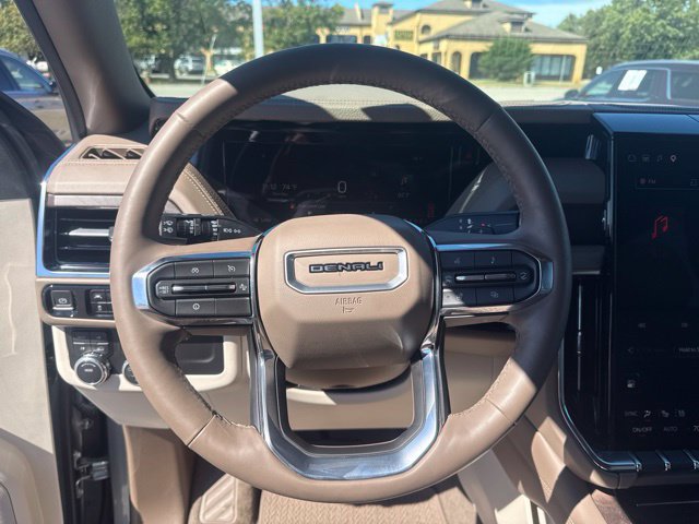 Used 2025 GMC Yukon Denali w/ Sun & Power Step Package AWD/4WD image 31