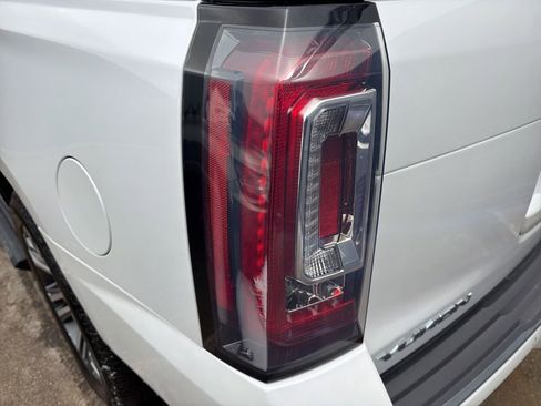 Used 2019 GMC Yukon Denali w/ Denali Ultimate Package image 25
