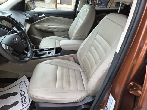 Used 2017 Ford Escape SE w/ SE Leather Comfort Package AWD/4WD image 19