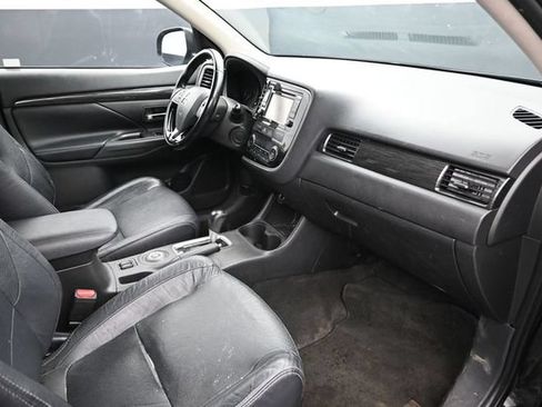 Used 2016 Mitsubishi Outlander AWD image 18