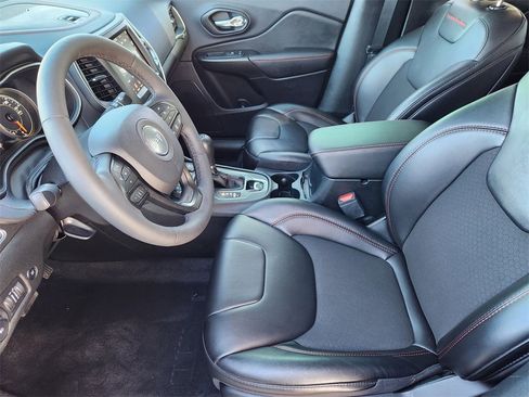 Used 2023 Jeep Cherokee Trailhawk image 14