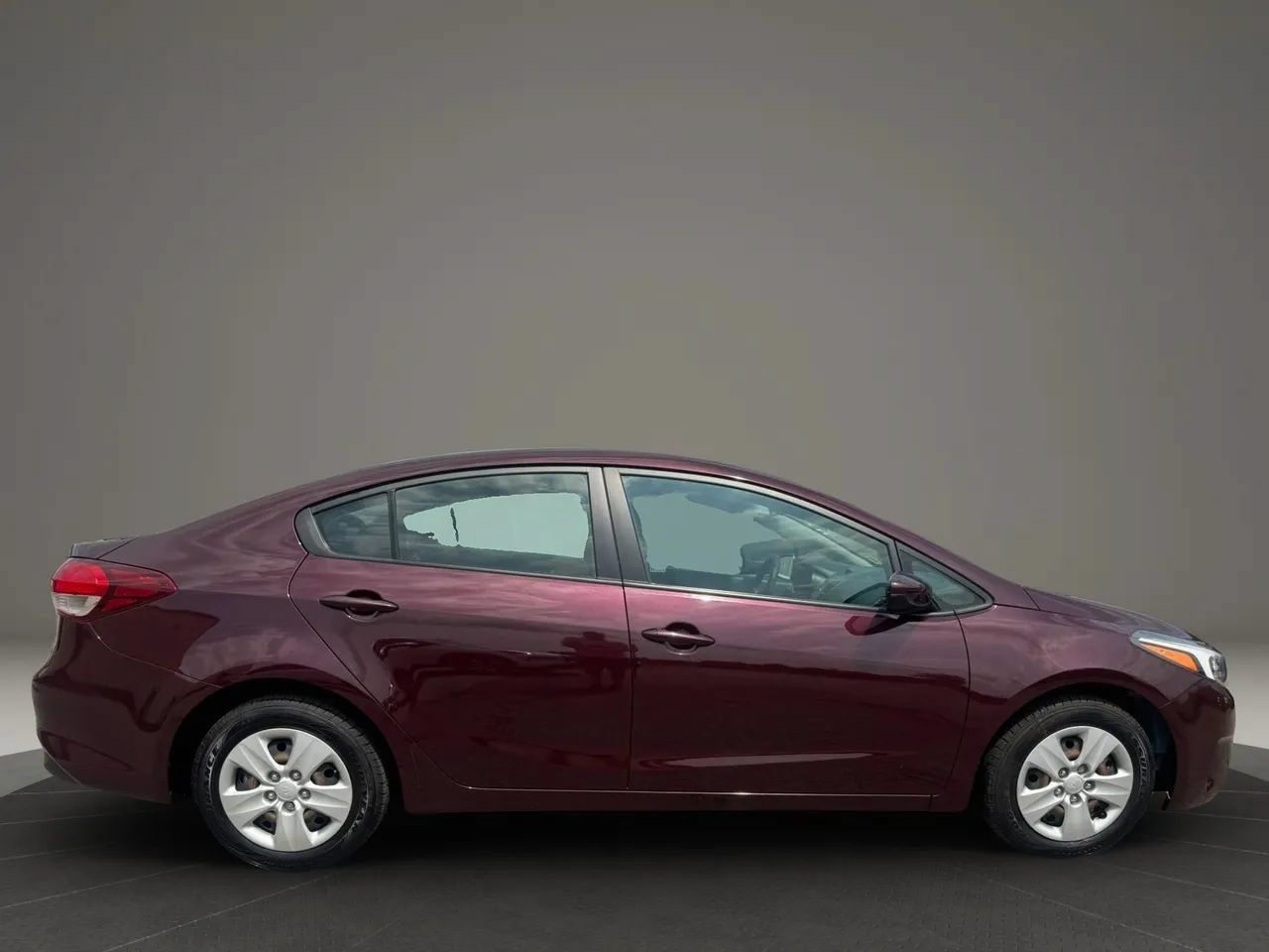 Used 2017 Kia Forte LX FWD image 4