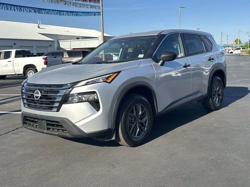 Used 2024 Nissan Rogue S FWD image 4