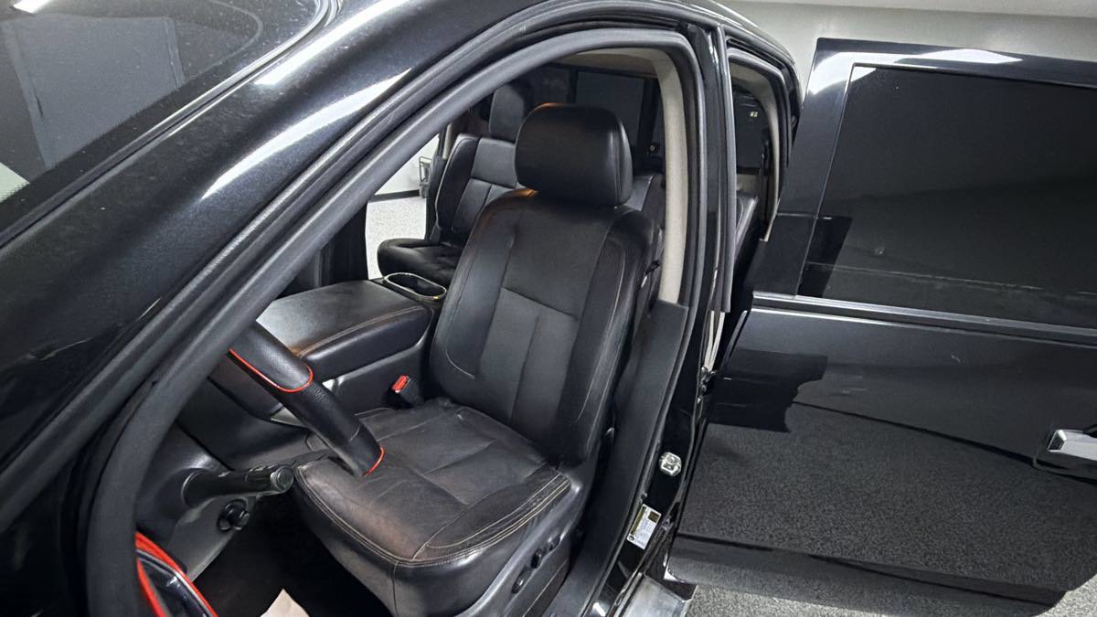 Used 2018 Nissan Titan SL w/ Texas Titan Edition AWD/4WD image 12