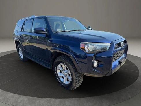 Used 2018 Toyota 4Runner SR5 AWD/4WD image 3